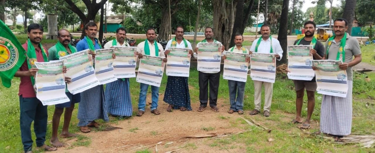 హలో కల్లు గీత చలో ములుగు ఆగస్టు16 బస్సు యాత్ర పోస్టర్ ఆవిష్కరణ